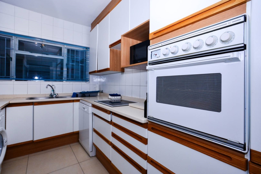 To Let 2 Bedroom Property for Rent in Sea Point Western Cape